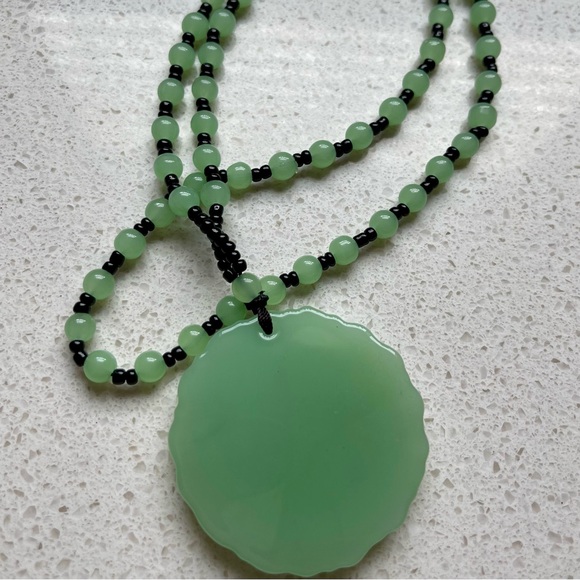New large glass jade beaded necklace - Picture 4 of 4